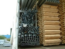 conteneur avec rangement de planches
