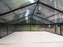 chapiteau avec structure en dentelles d�coratives de type orangerie
