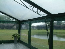 Vous pouvez ici admirer une vue int�rieure de l'Orangerie au bord d'une rivi�re
