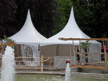 Ces deux pagodes aluminium sont �galement munies de plancher en sapin rouge du nord