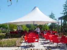 toile architecturale avec montants fournie et mont�e au domaine Provincial de Chevotogne : 
